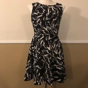 Express | Silky pattern dress | black and white